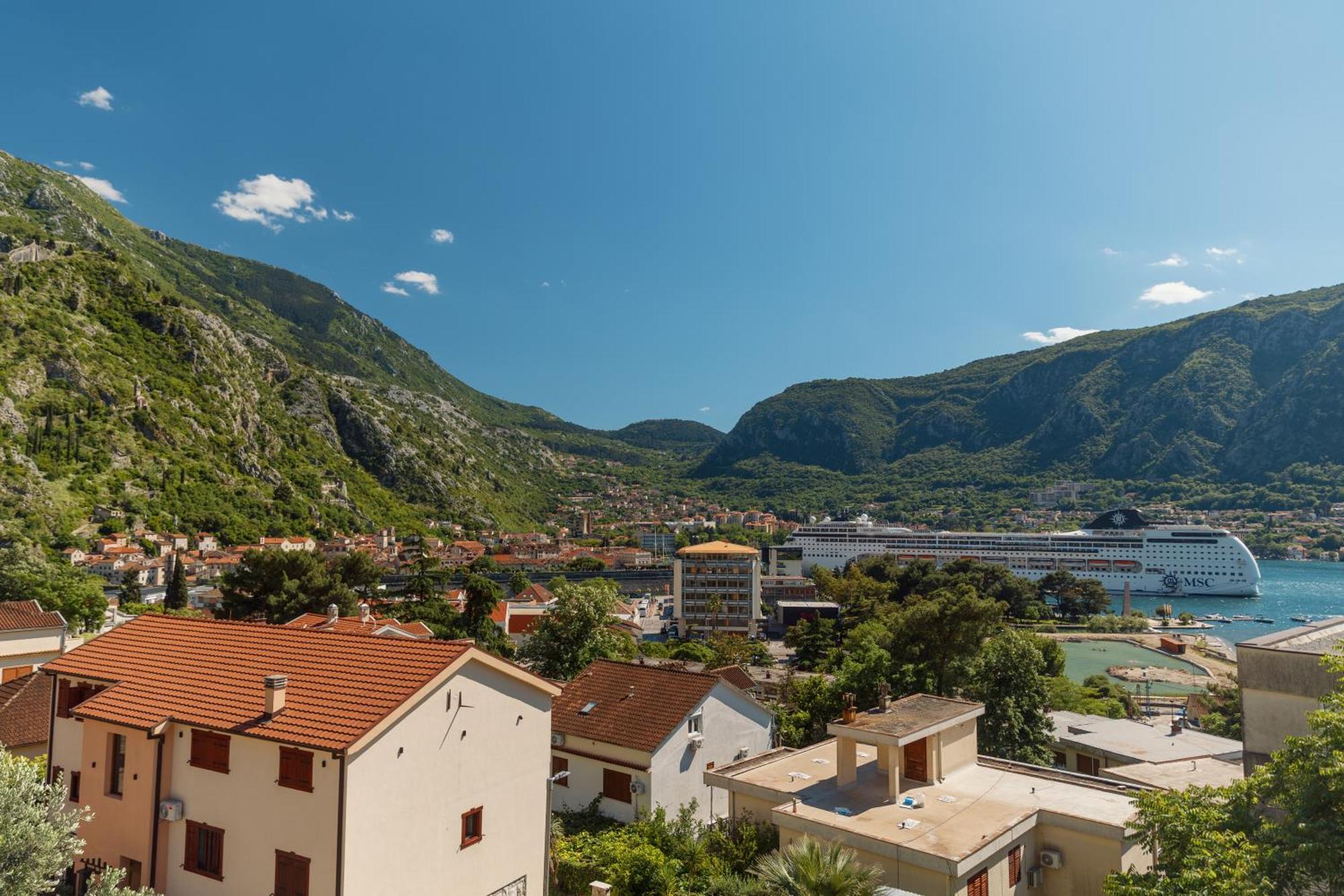 Apartments Los Olivos Kotor Exterior photo