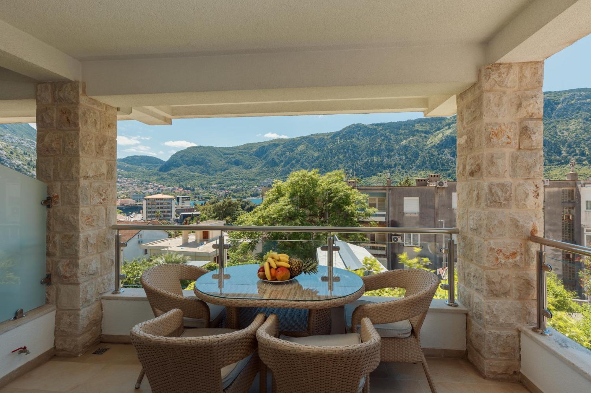 Apartments Los Olivos Kotor Exterior photo