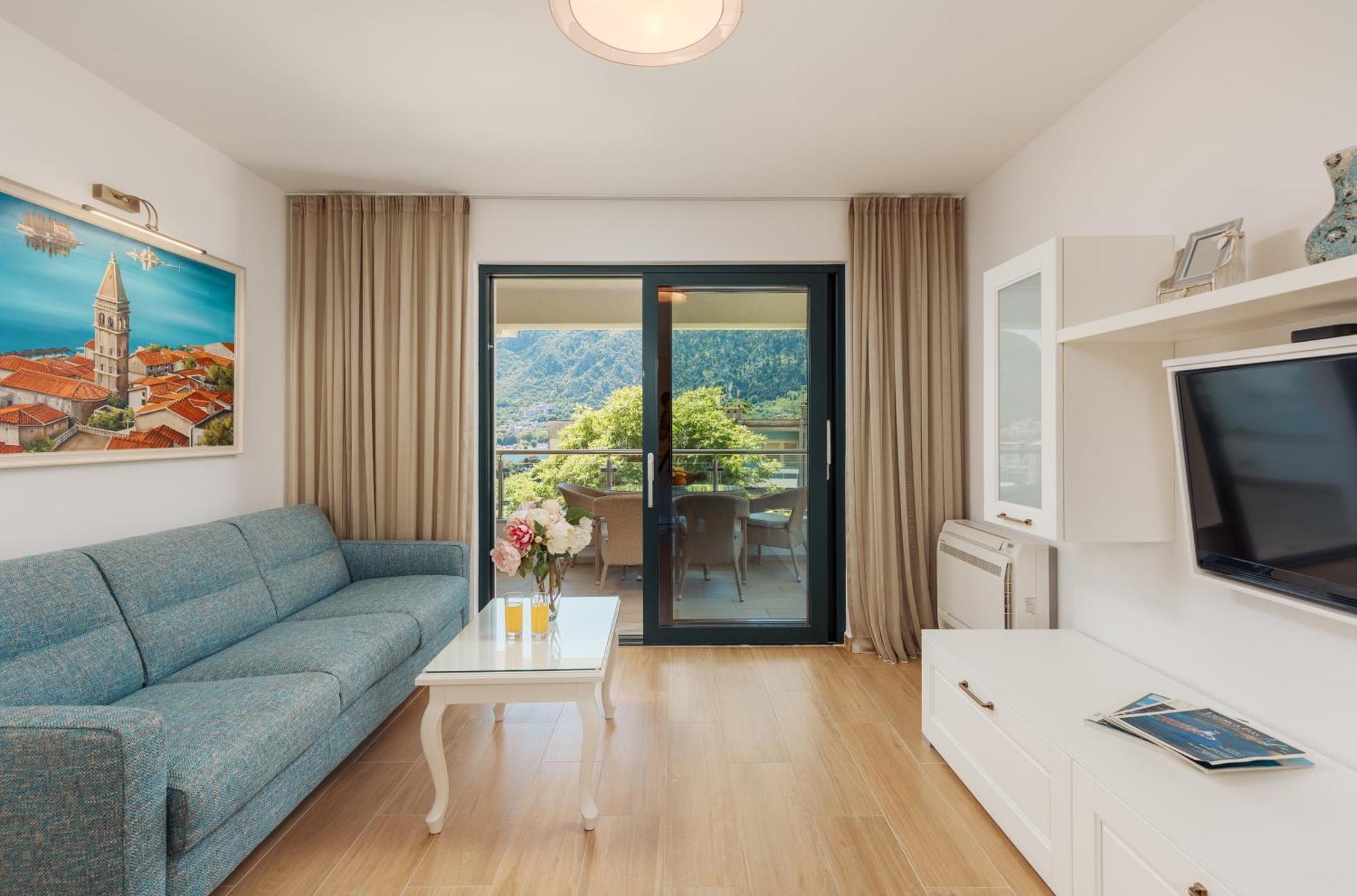 Apartments Los Olivos Kotor Exterior photo