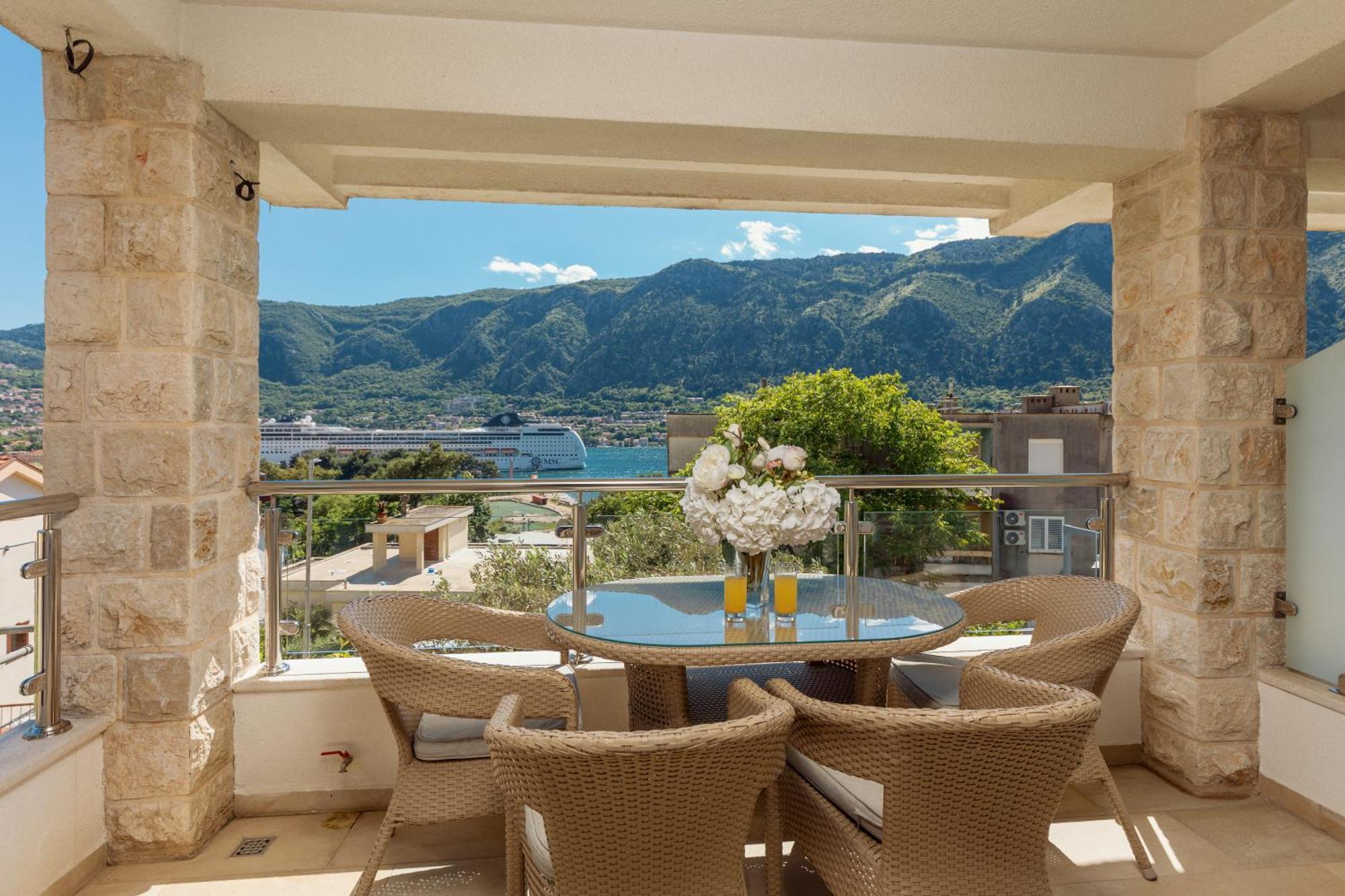 Apartments Los Olivos Kotor Exterior photo